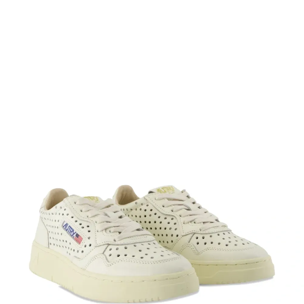 Перфорированные кроссовки Medalist