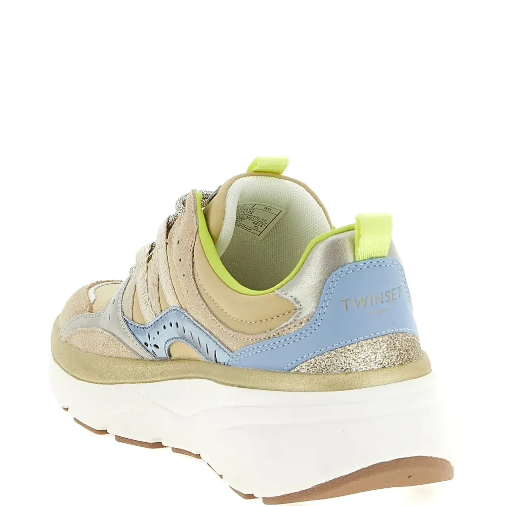 Замшевые кроссовки