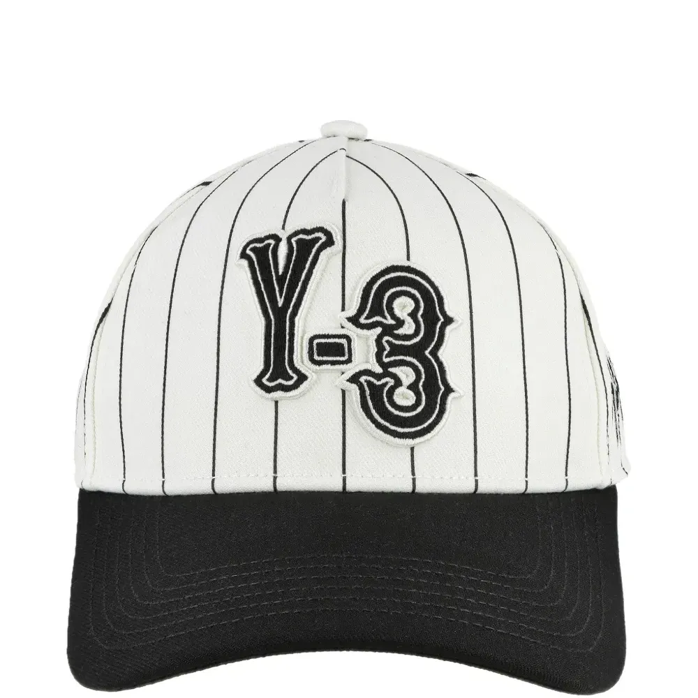 Бейсболка в полоску с нашивкой-логотипом