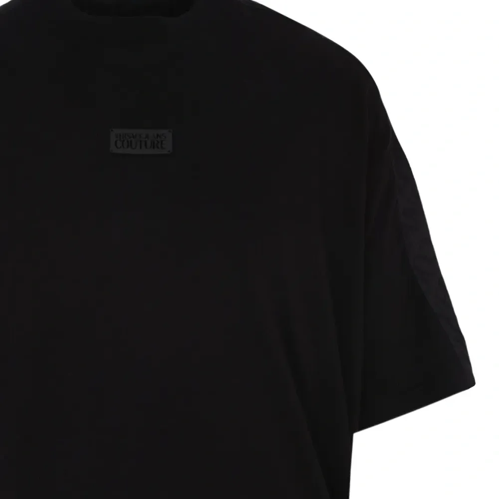 Футболка с нашивкой-логотипом