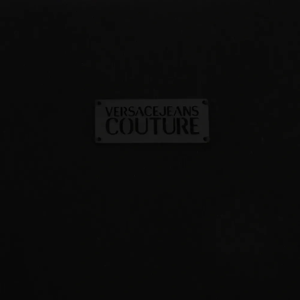 Футболка с нашивкой-логотипом