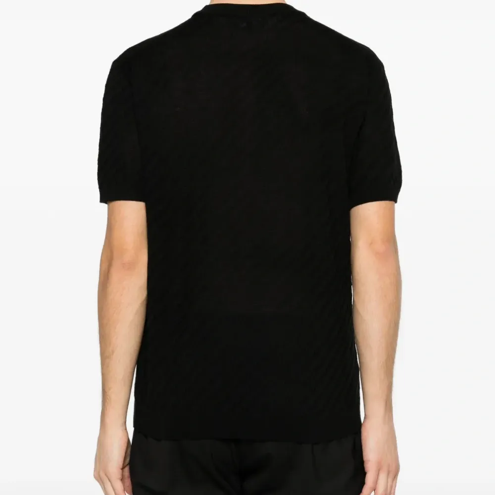 Футболка с круглым вырезом и короткими рукавами