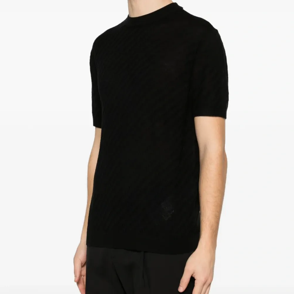 Футболка с круглым вырезом и короткими рукавами