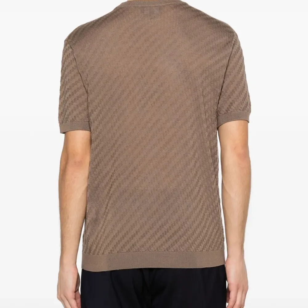 Фактурная футболка с круглым вырезом