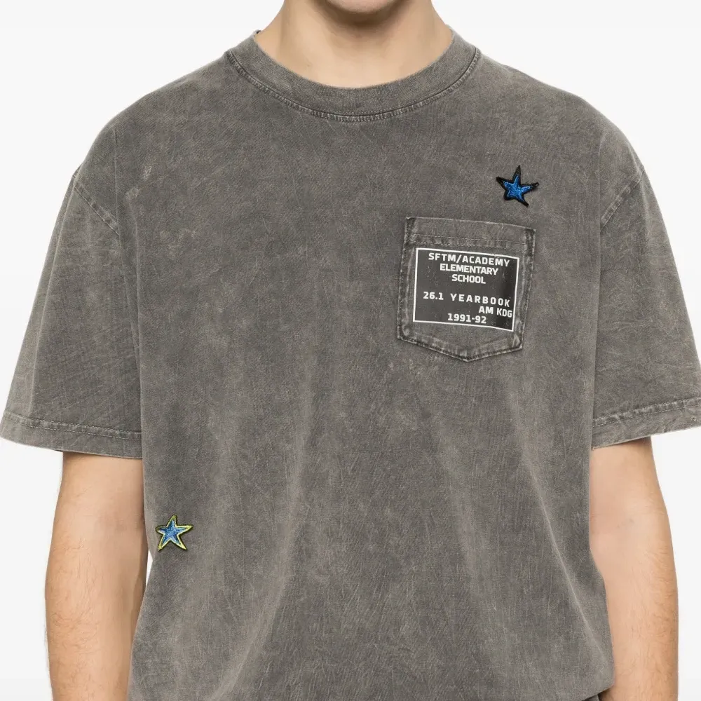 Футболка с накладным карманом на груди