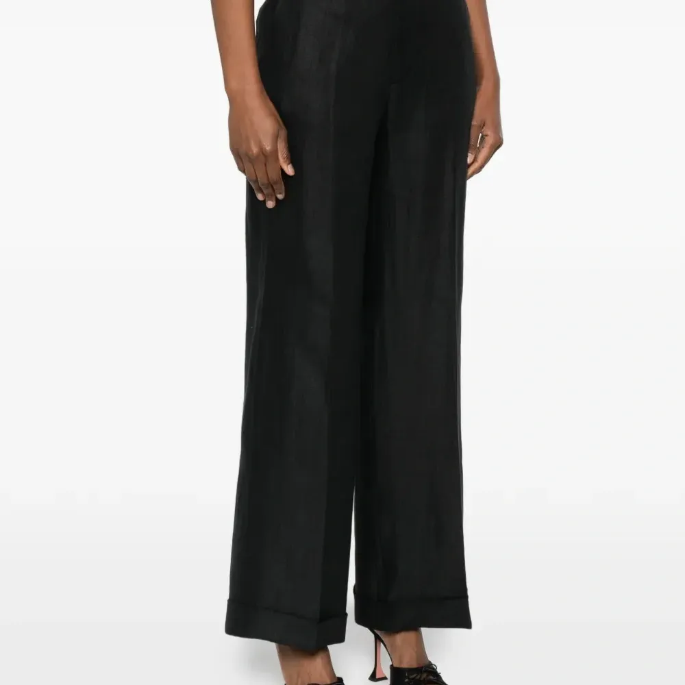 Брюки на пуговицах