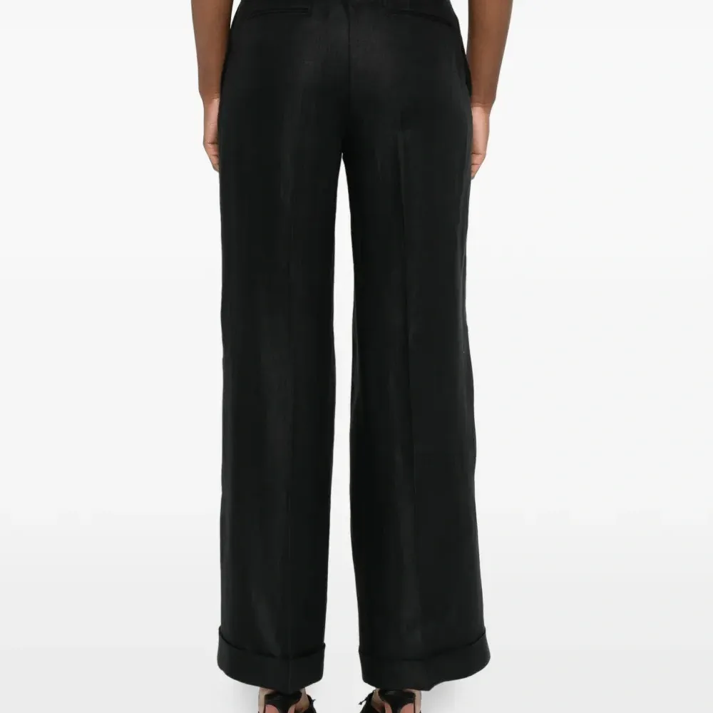 Брюки на пуговицах