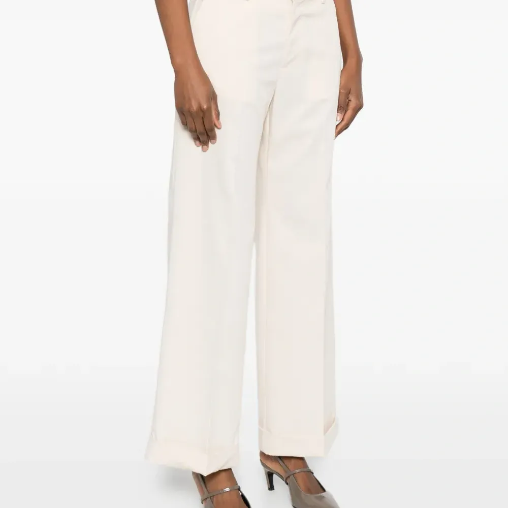 Брюки с подогнутыми манжетами