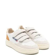 Кроссовки с нашивкой-логотипом