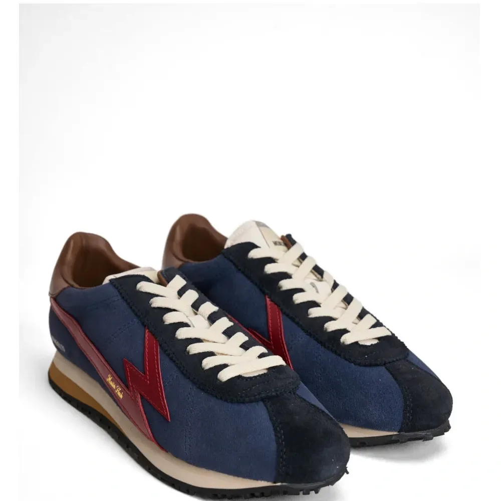 Кроссовки с изображением молнии