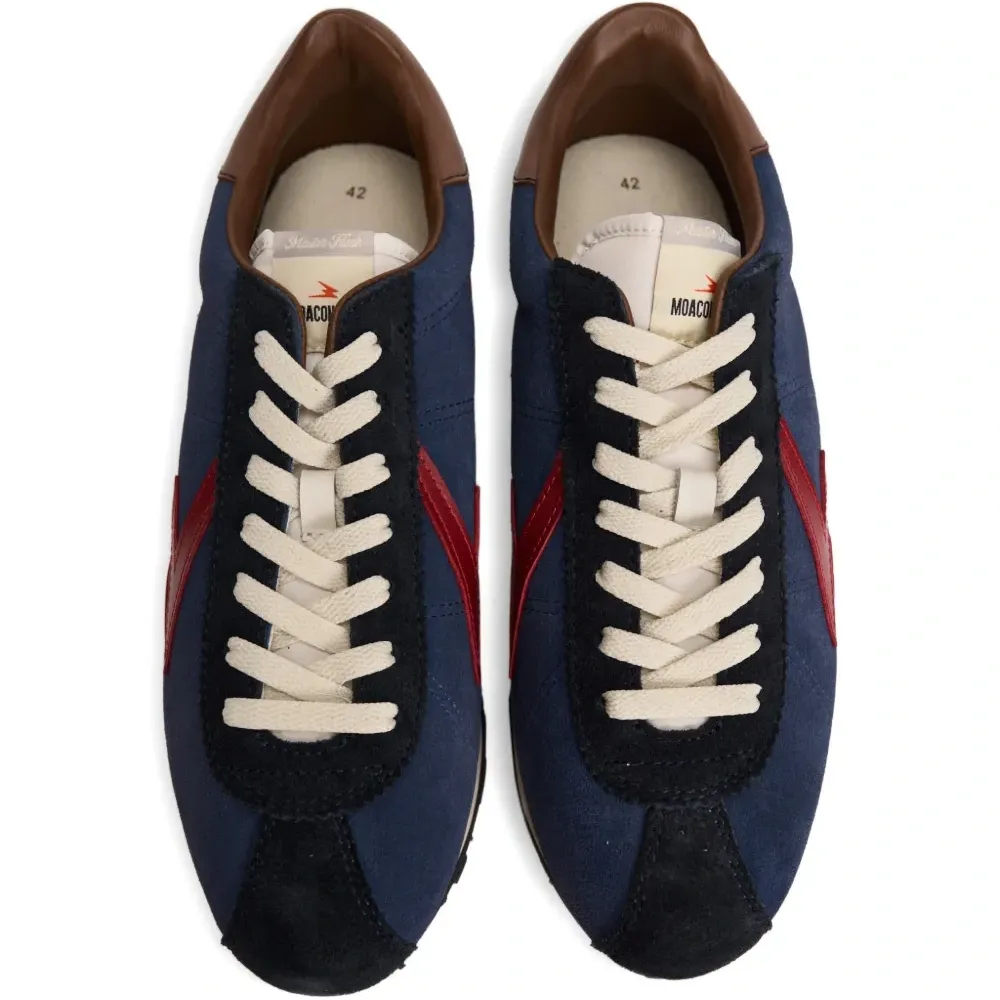 Кроссовки с изображением молнии