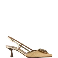 Сандалии с украшенными ремешками