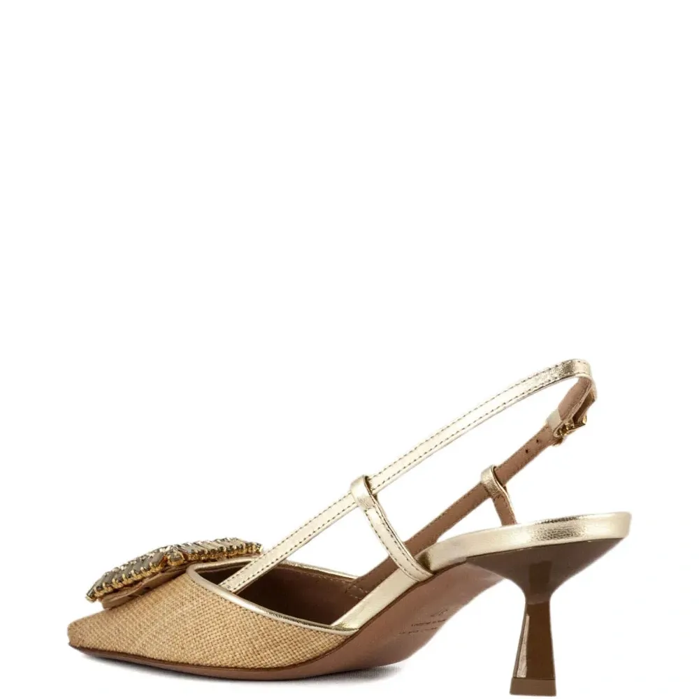 Сандалии с украшенными ремешками Сандалии с украшенными ремешками