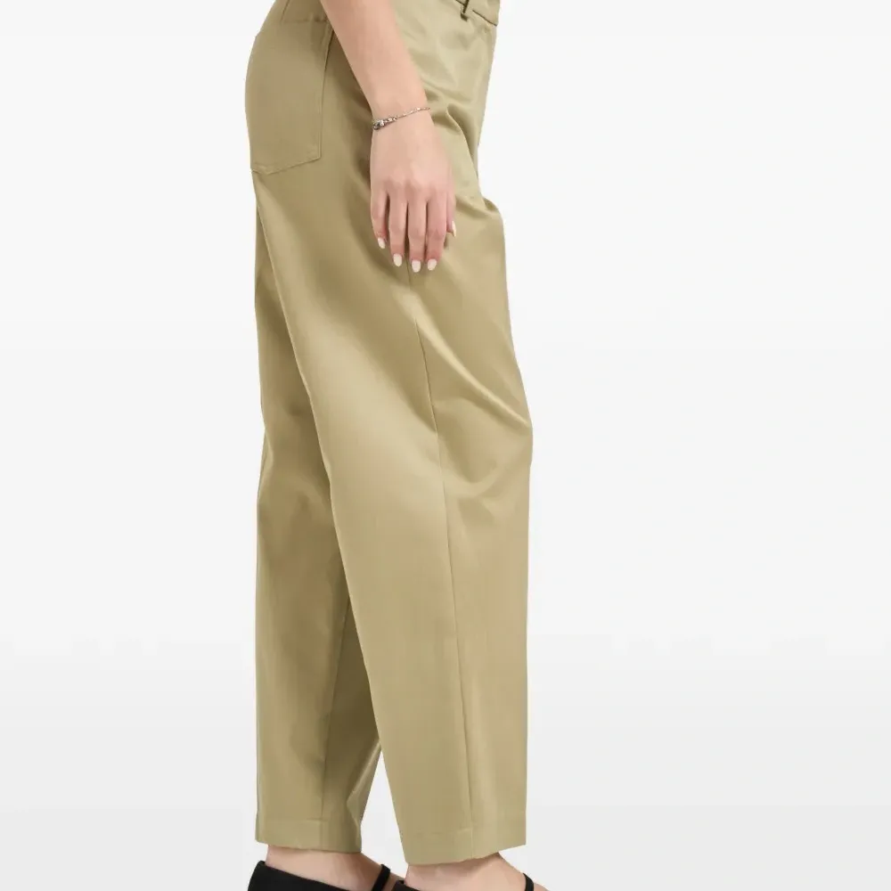 Брюки с задним карманом