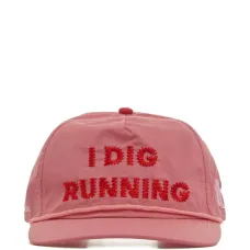 Вышитая кепка-тракер