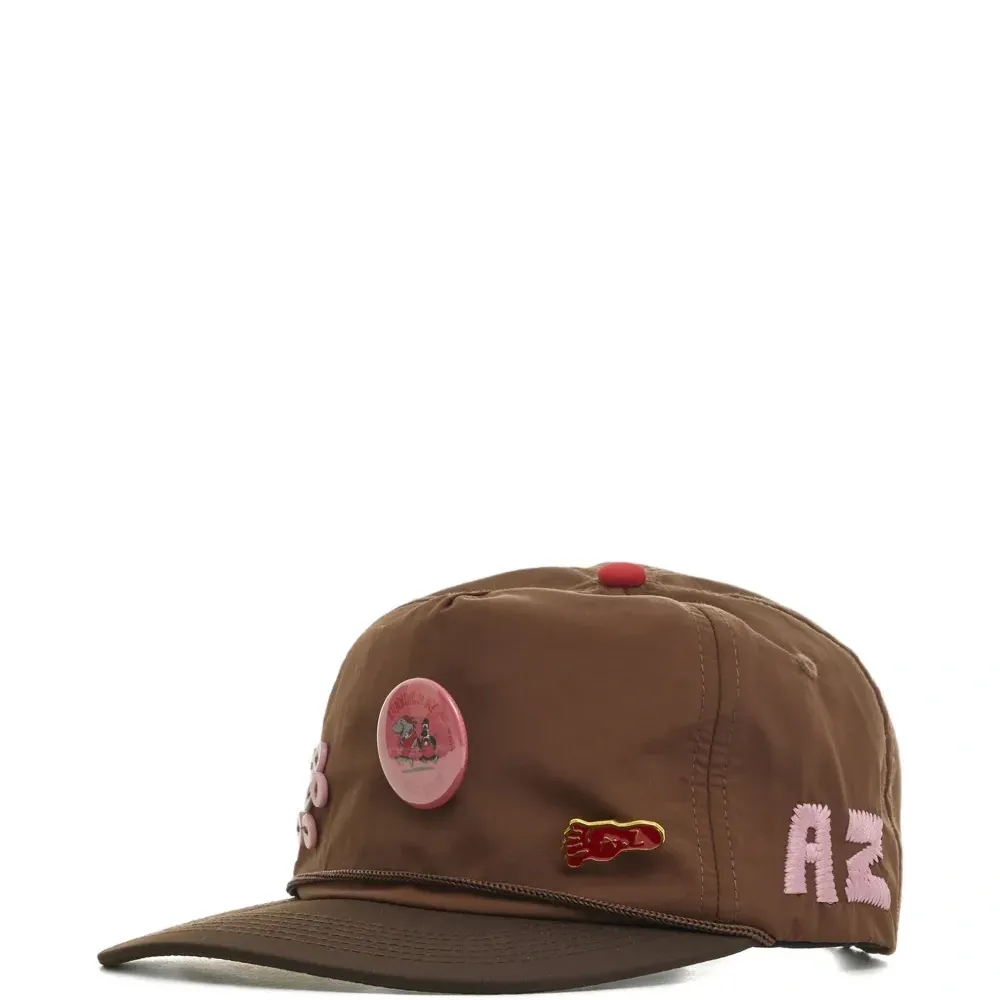 Бейсболка-тракер с булавкой