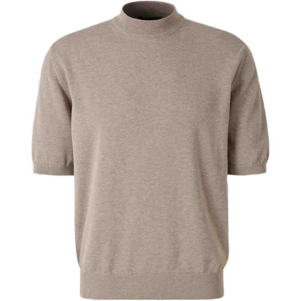 Футболка с короткими рукавами и воротником-гольф