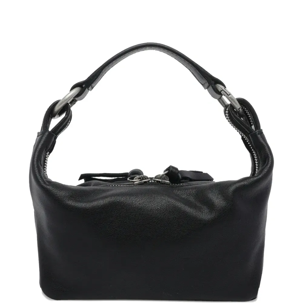 Кожаная сумка на плечо с декоративной отделкой и молнией