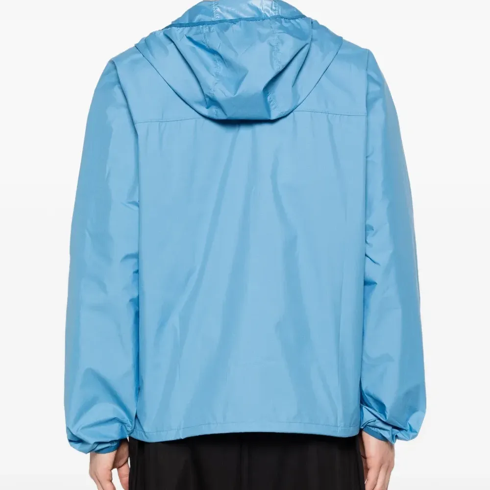 Легкая куртка на молнии