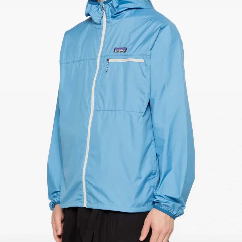 Легкая куртка на молнии