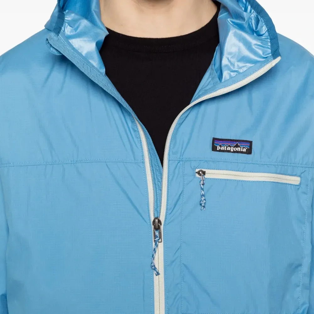 Легкая куртка на молнии