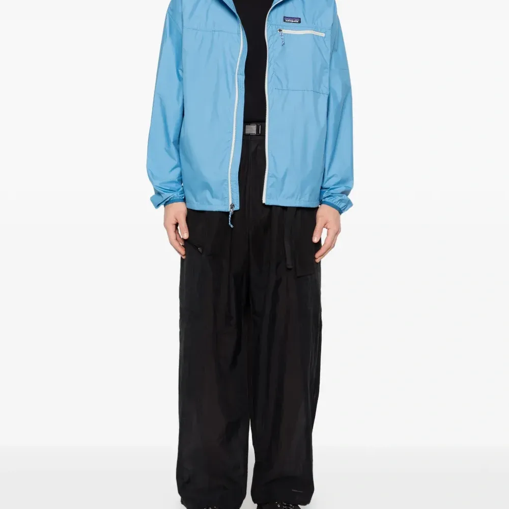 Легкая куртка на молнии