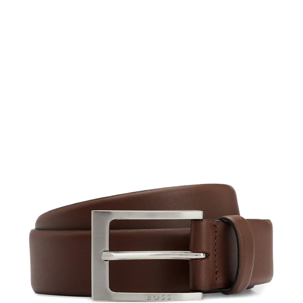 Кожаный ремень с пряжкой