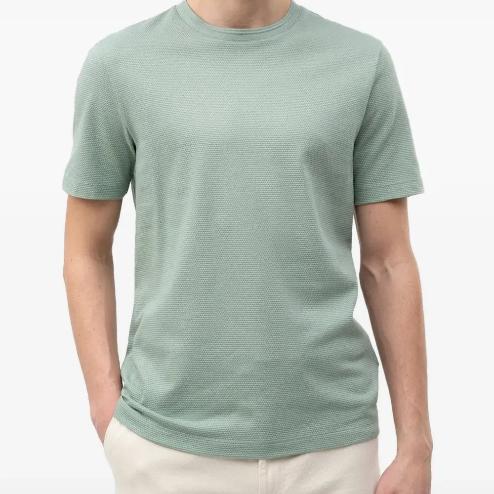 Футболка из жаккарда с объемным узором