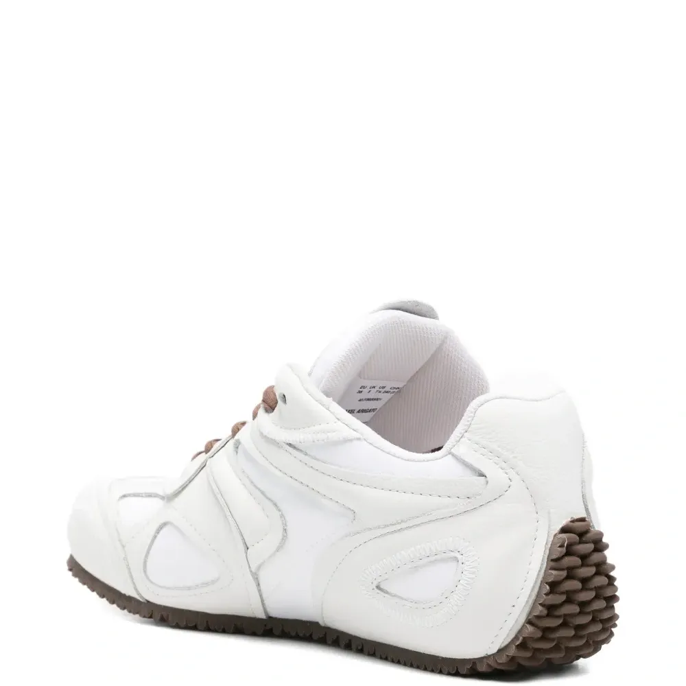 Кроссовки с панельными вставками и шнуровкой Кроссовки с панельными вставками и шнуровкой