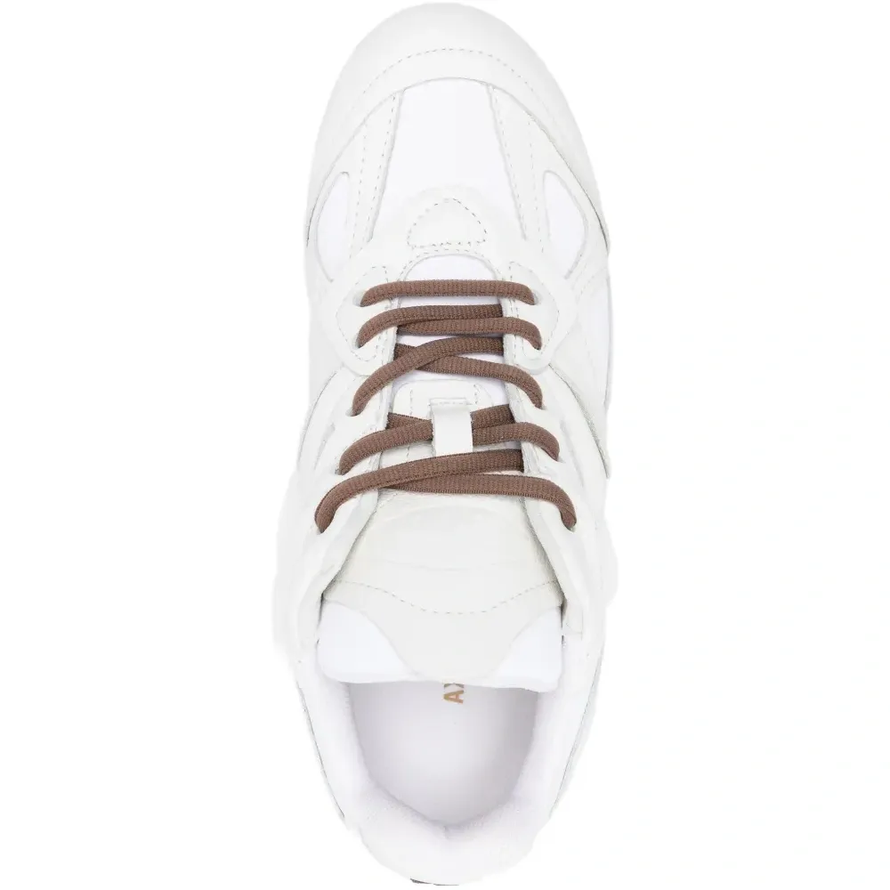 Кроссовки с панельными вставками и шнуровкой Кроссовки с панельными вставками и шнуровкой