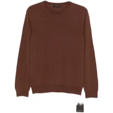 Свитер с круглым вырезом