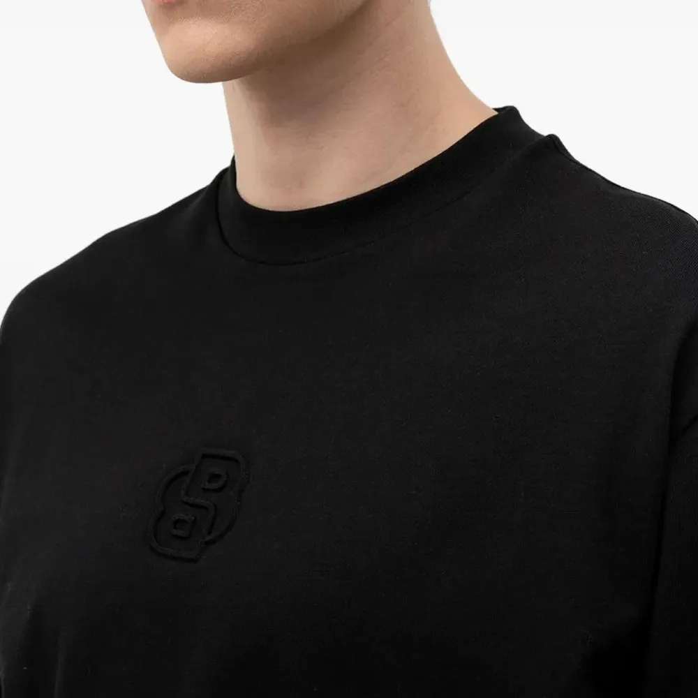 Футболка с тиснётым логотипом