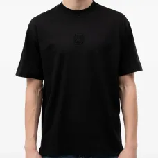 Футболка с тиснётым логотипом