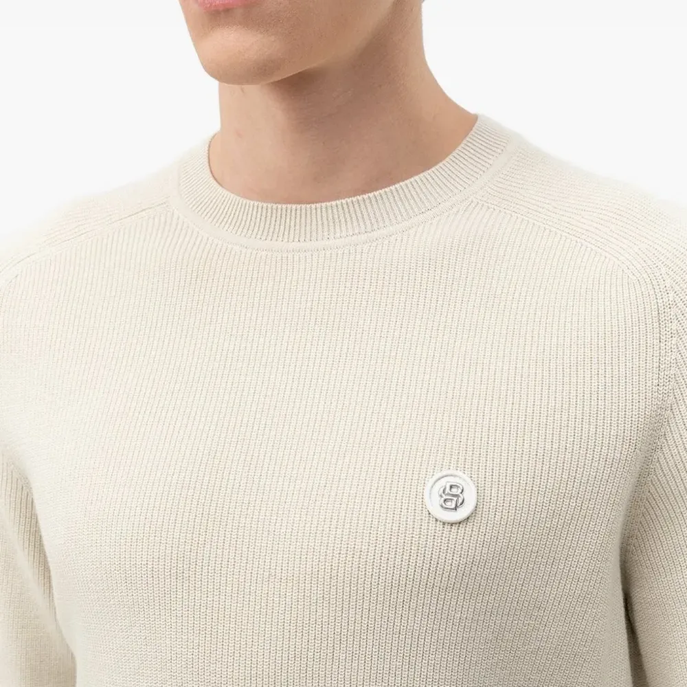 Вязаный свитер с круглым вырезом