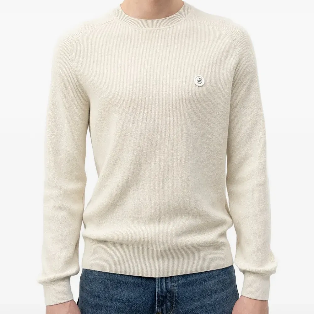 Вязаный свитер с круглым вырезом