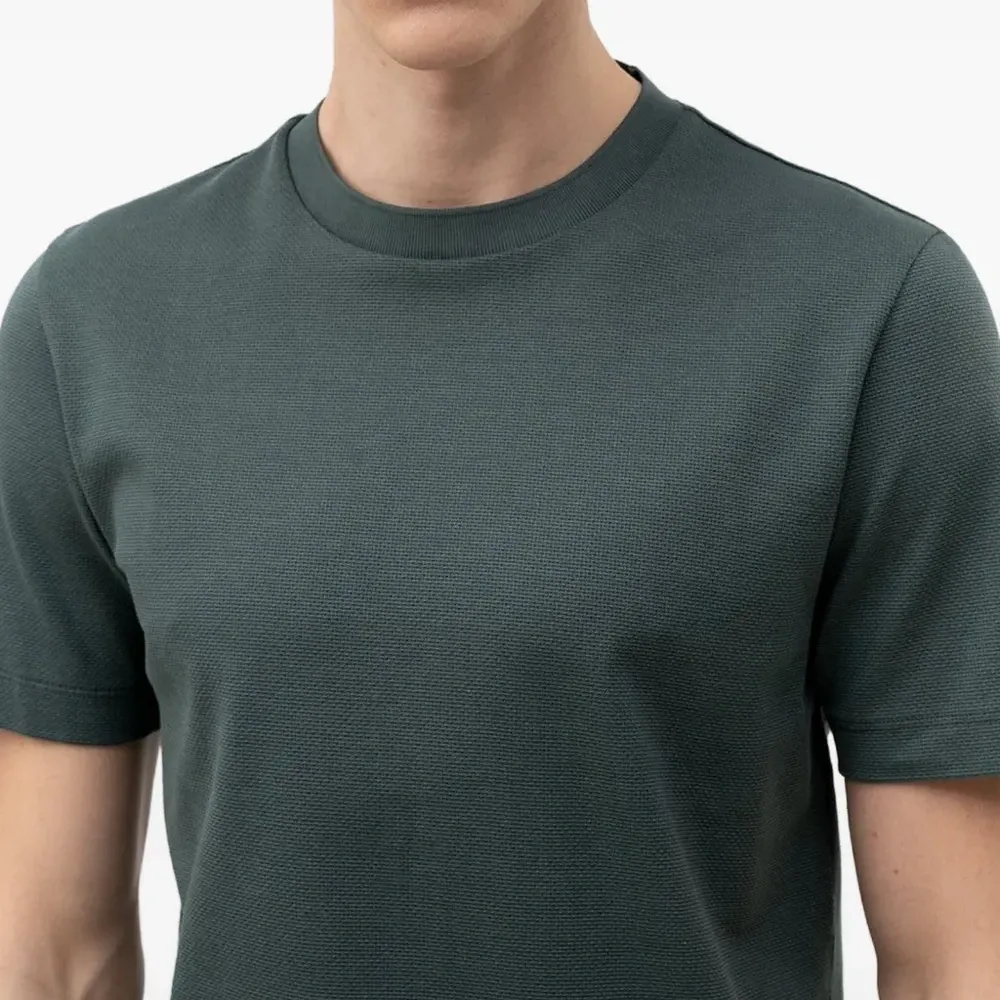 Футболка с круглым вырезом