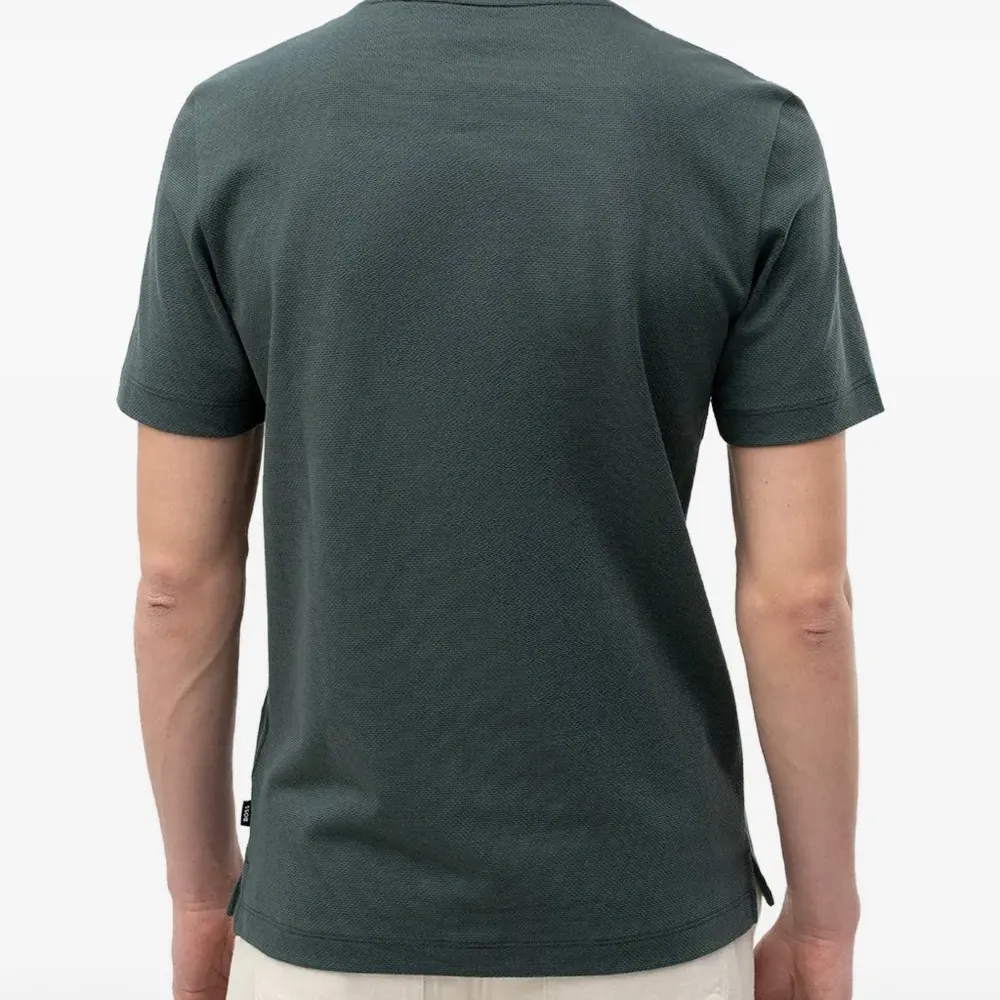 Футболка с круглым вырезом