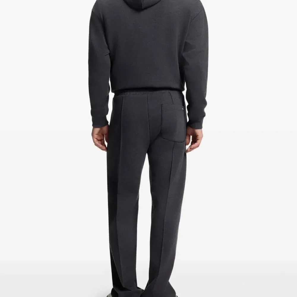 Брюки с нашивкой-логотипом