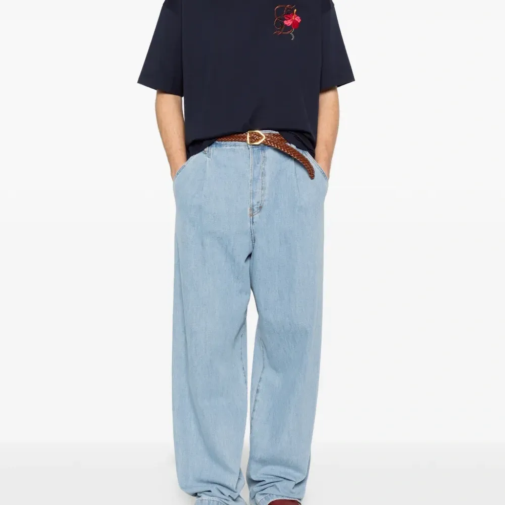 Футболка с вышивкой "Гибискус"