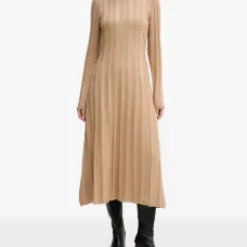 Трикотажное платье в рубчик