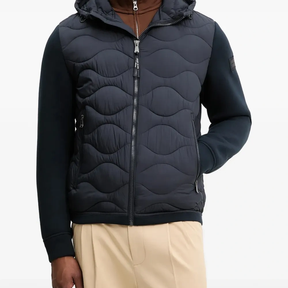 Стёганая куртка с капюшоном