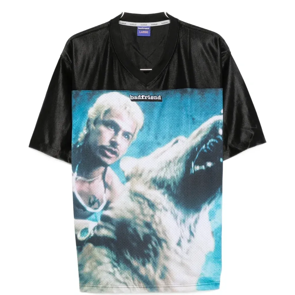 Футболка с принтом и V-образным вырезом