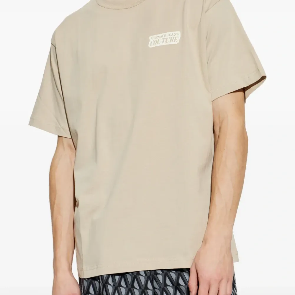 Футболка с логотипом