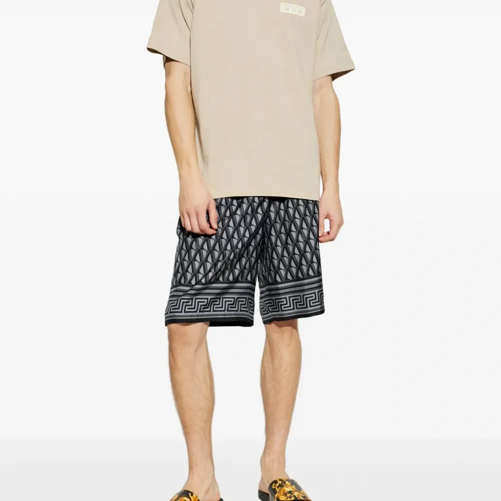 Футболка с логотипом