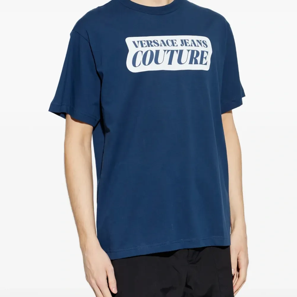 Футболка с логотипом