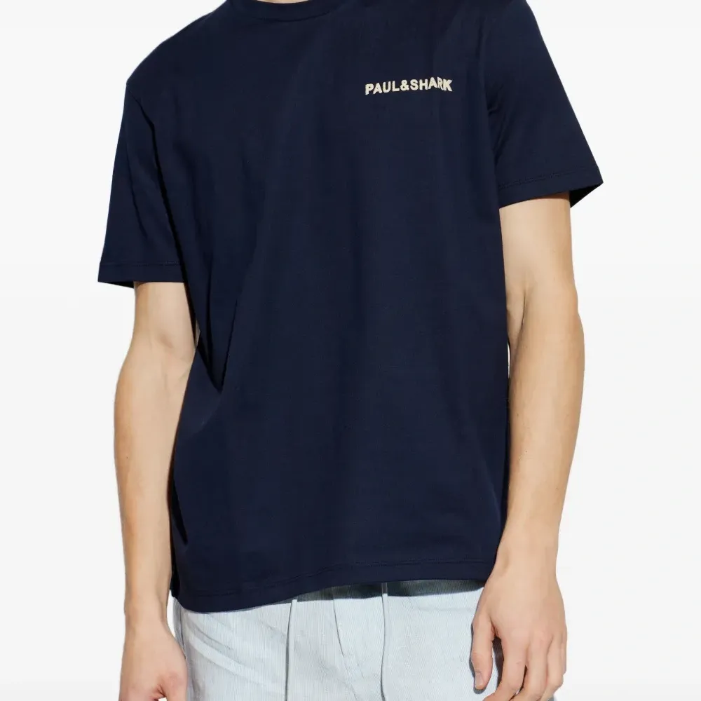 Футболка с логотипом