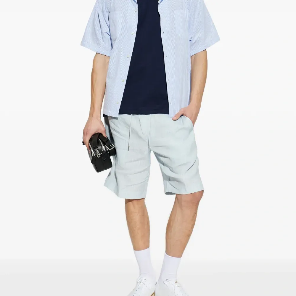 Футболка с логотипом