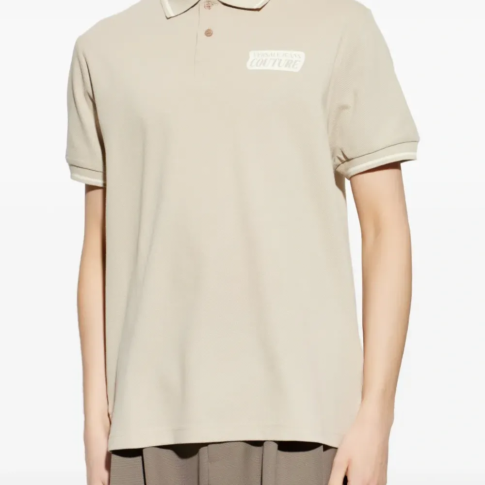 Поло с окантовкой и логотипом