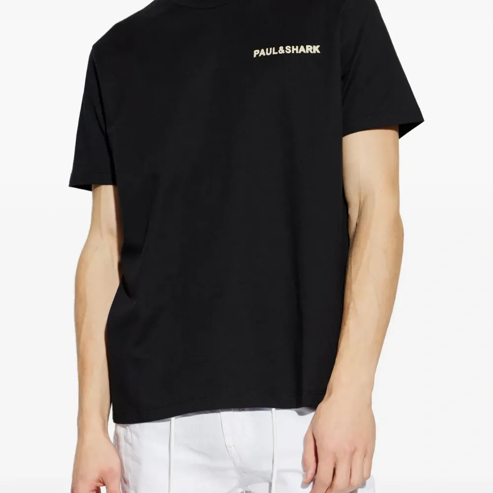 Футболка с логотипом