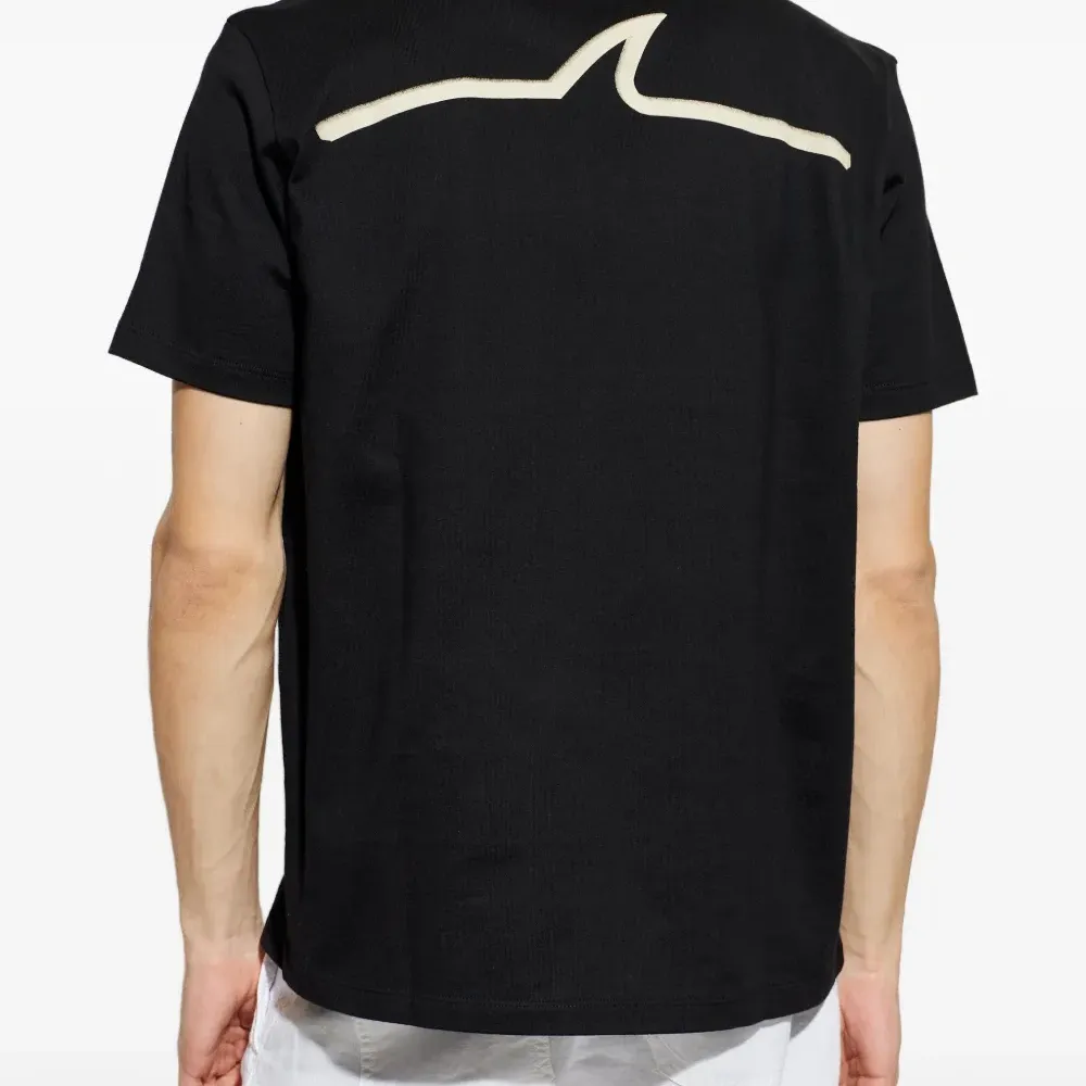 Футболка с логотипом